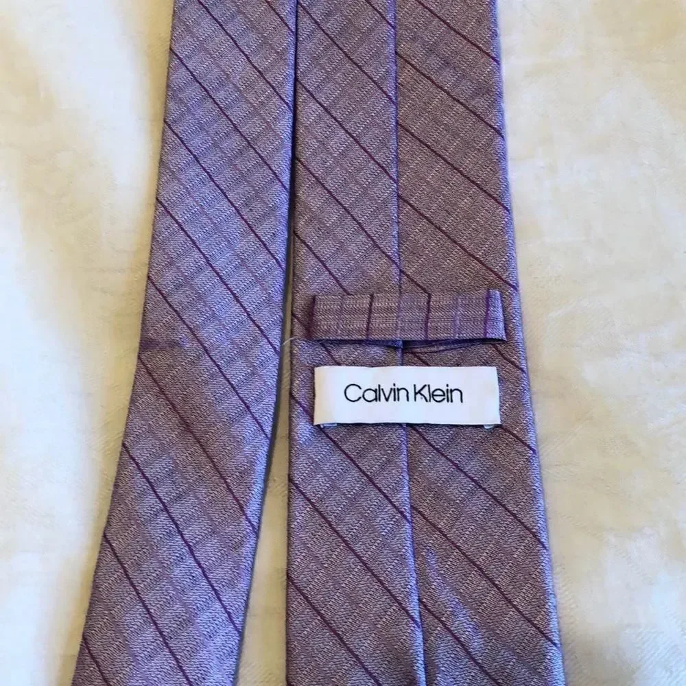 Calvin Klein silk Blend tie. Gently Used